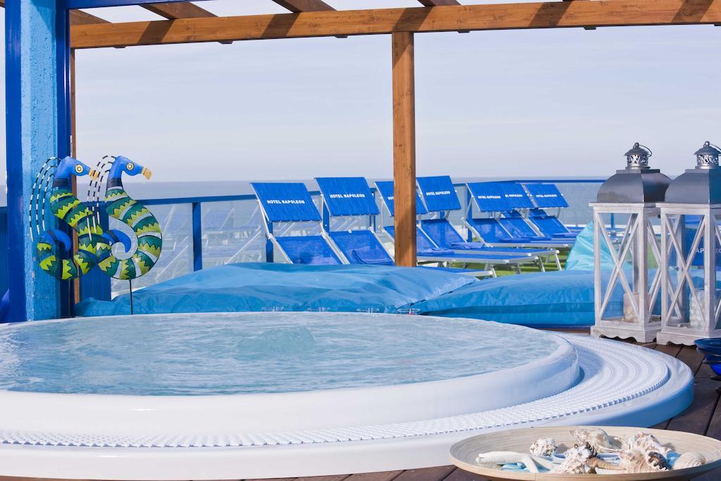 Hotel Napoleon Pesaro Esterno foto