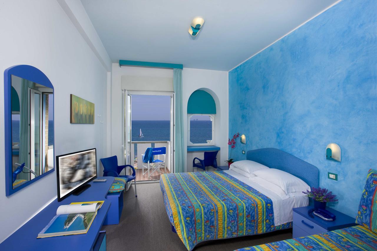 Hotel Napoleon Pesaro Esterno foto